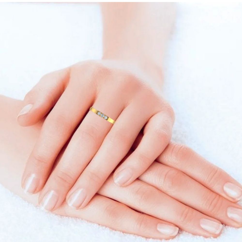 Elegant 0.13 CT Diamond Wedding Band