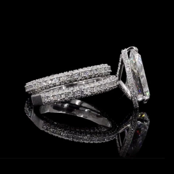 Dazzle in Timeless Beauty with this Pear-shaped Diamond Ring Pair